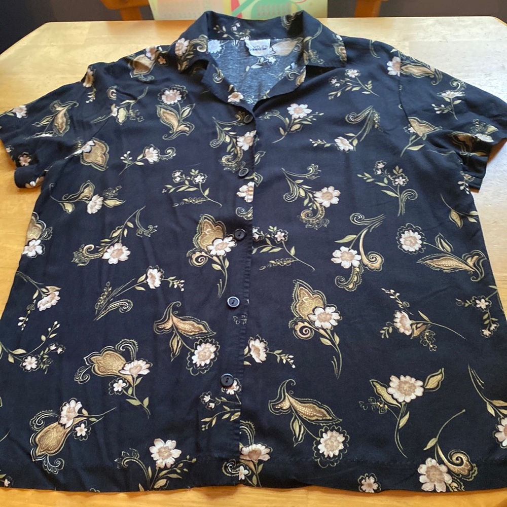 Bentley shirt buttons down size L in good condition